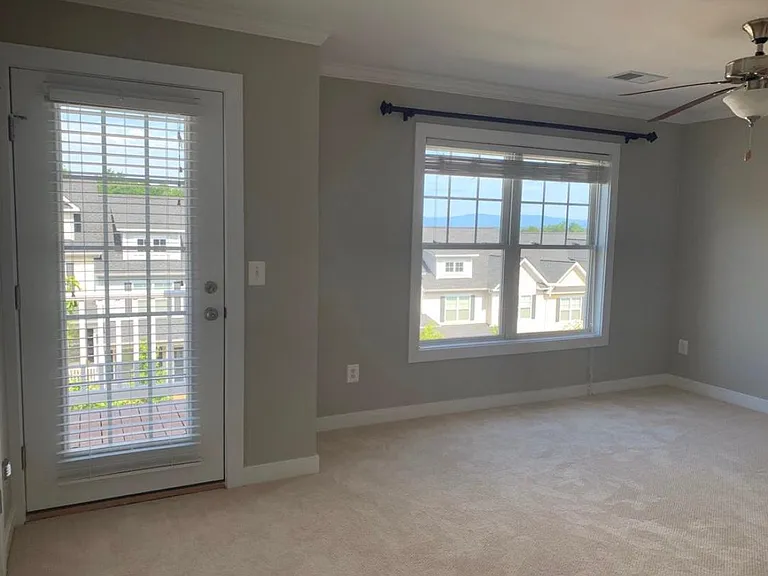 2132 Saranac Ct — Photo 4