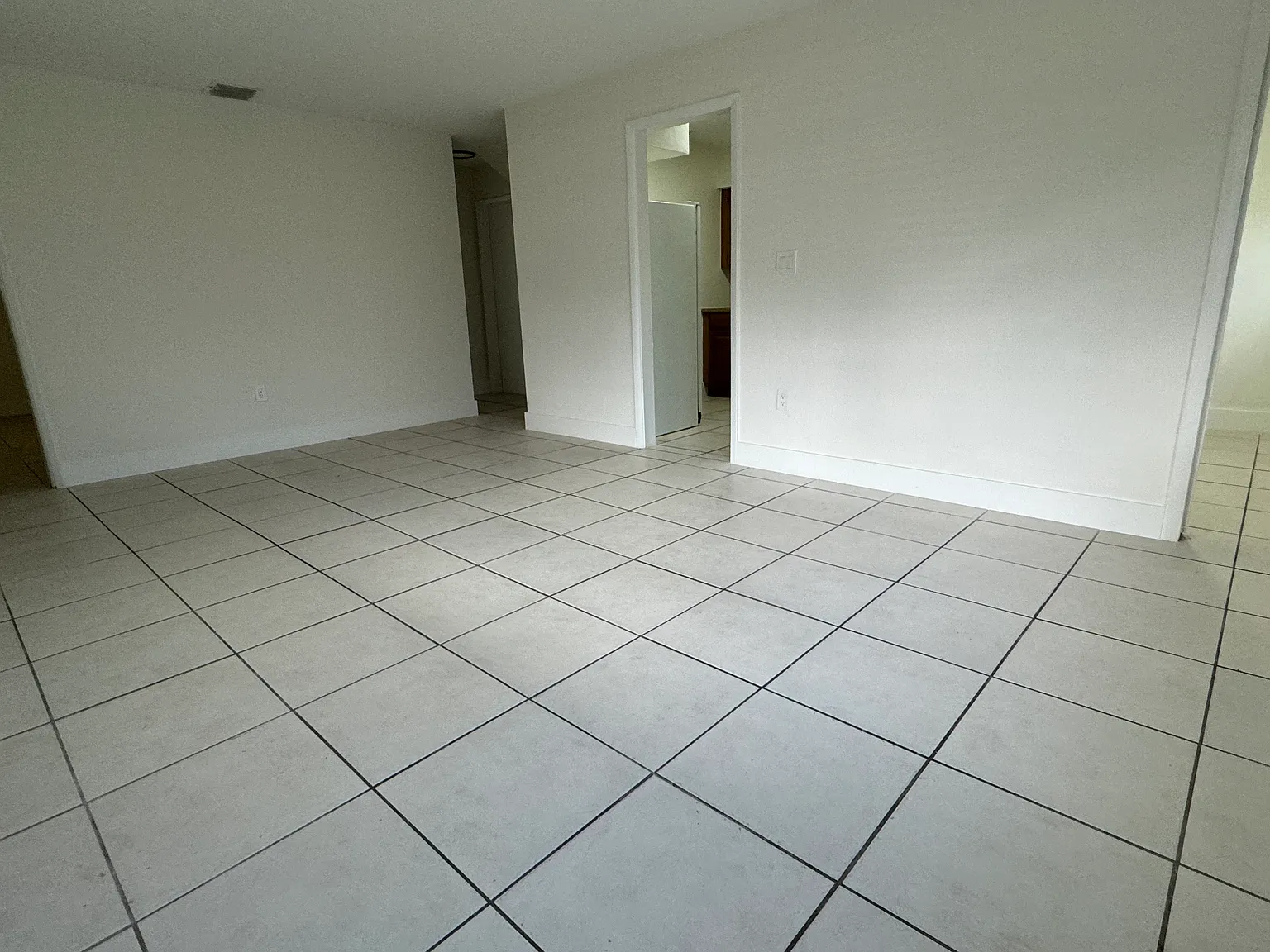 2 bed, 1100 sqft, $2,100 — Photo 2