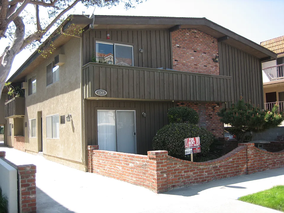 1749 Butler Ave #1