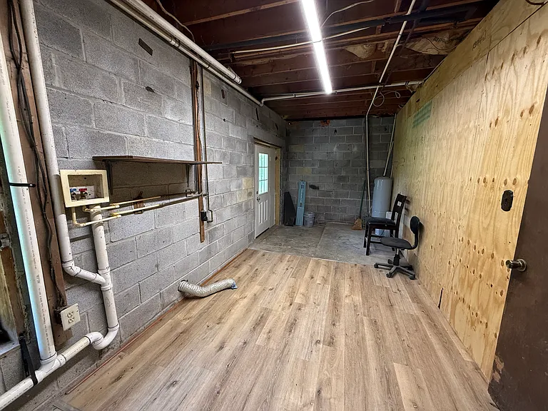 Washer/Dryer hookup in basement