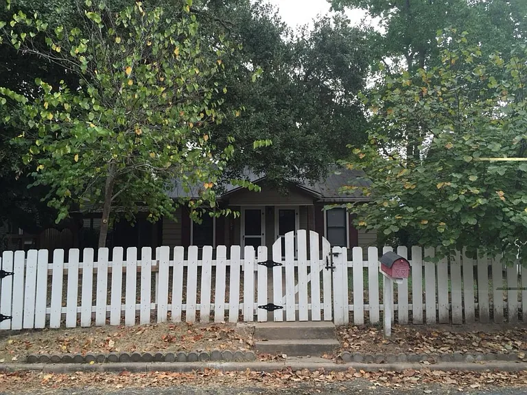 Olive St — Photo 12