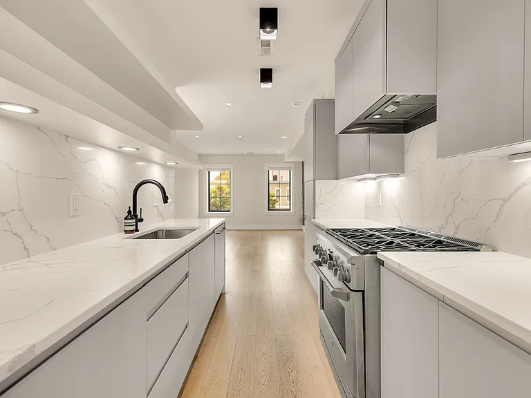 330 16th St SE #Penthouse 2 — Photo 5