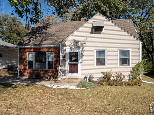 152 SW 27th St, Topeka, KS 66611
