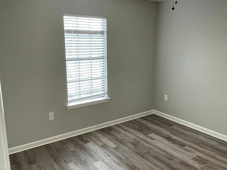 1415 Huebner St — Photo 7