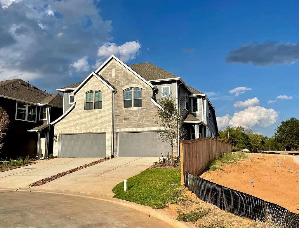 3 bed, 2.5 bath, 1931 sqft, $2,050 — Photo 1