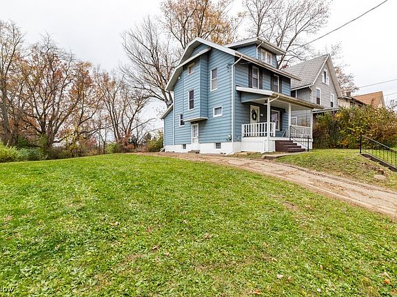 3rd image of 1611 Rowland Ave NE