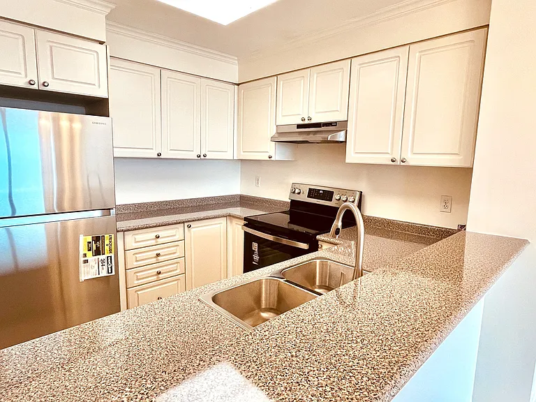 2177 Burnhamthorpe Rd W #1702 — Photo 26