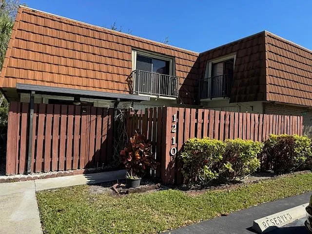 3 bed, 2.5 bath, 1654 sqft, $3,200 — Photo 1