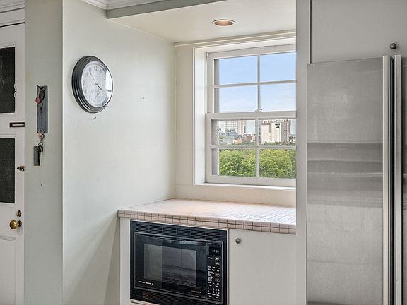 5th image of 274 Beacon St #8 R