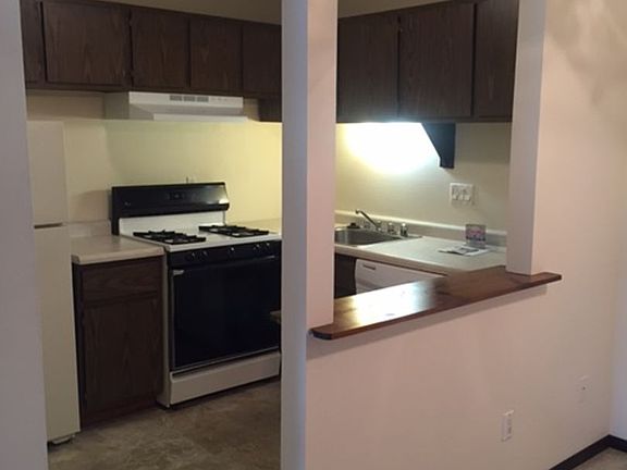 4th image of 1668 Shawano Ave #47