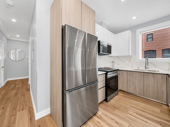 3rd image of 181 Maverick St #1
