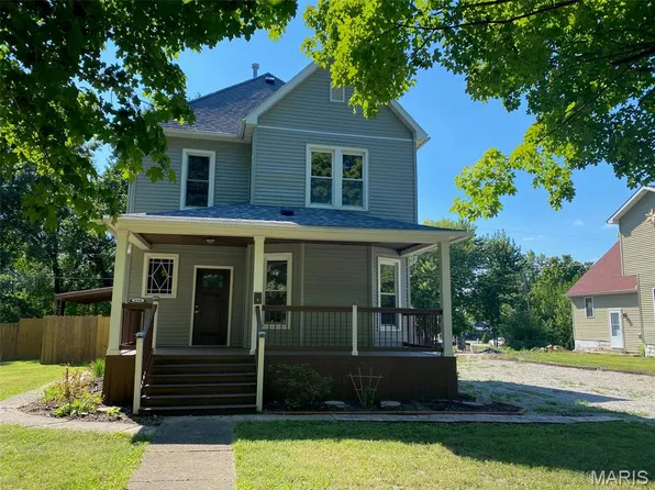 608 S Union St, Nokomis, IL 62075