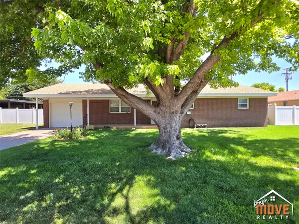 1204 Ridgewood Dr, Garden City, KS 67846