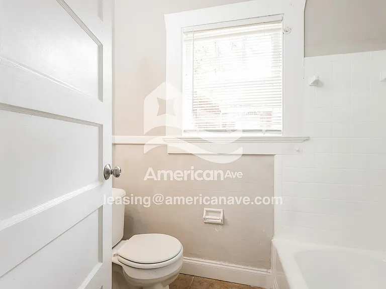 571142_012_wm_-_main_bathroom_12906718.jpg