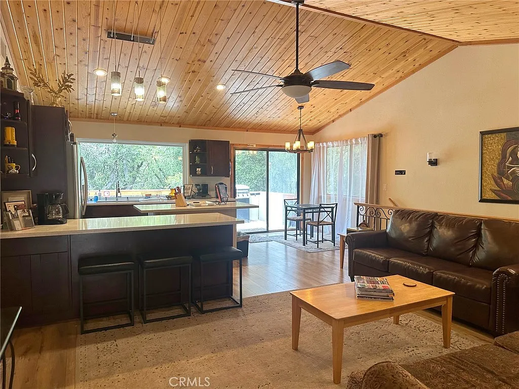 4 bed, 2258 sqft, $2,475 — Photo 4
