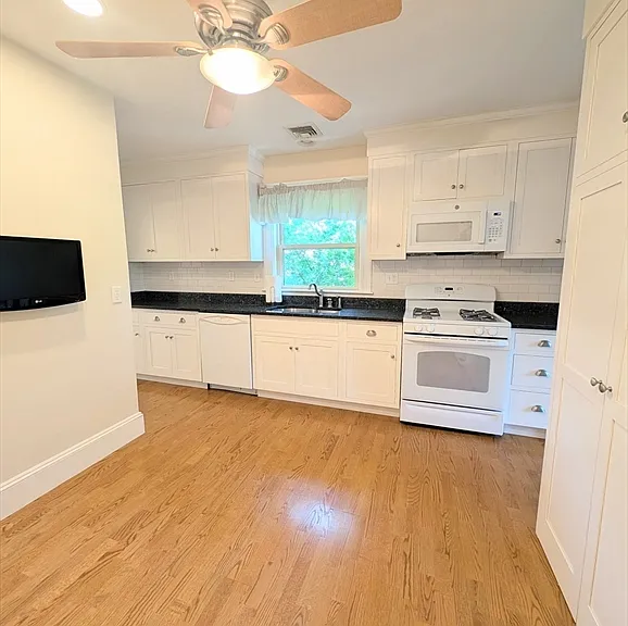 184 Parmenter Rd #2 — Photo 6