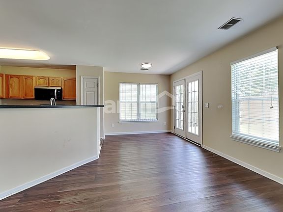 5th image of 121 Mockernut Dr
