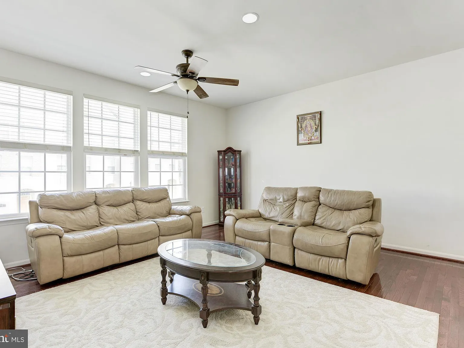 3 bed, 4.0 bath, 2784 sqft, $3,345 — Photo 4