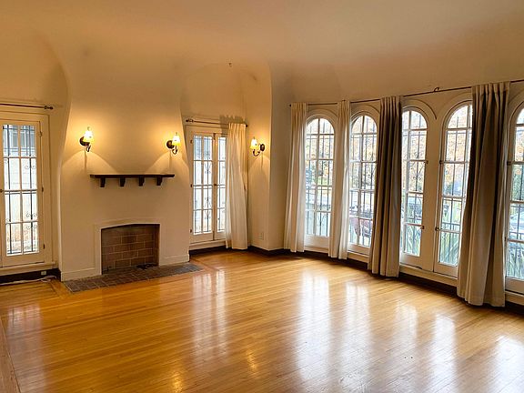 3rd image of 232 N Kenmore Ave #2
