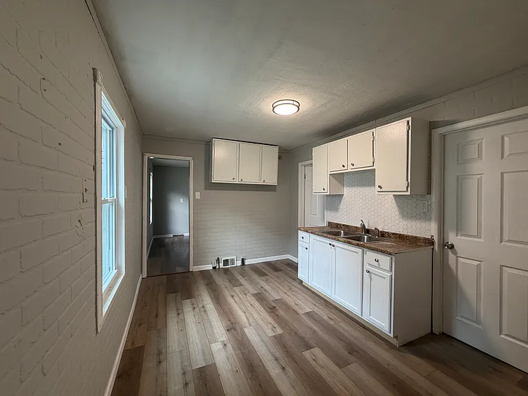 230 72nd St — Photo 6