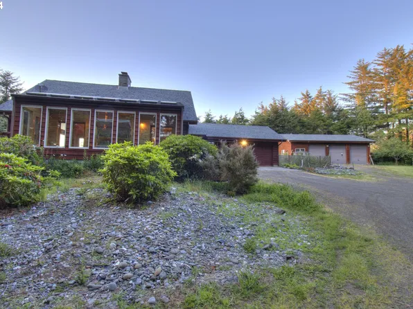 34071 Ophir Rd, Gold Beach, OR 97444