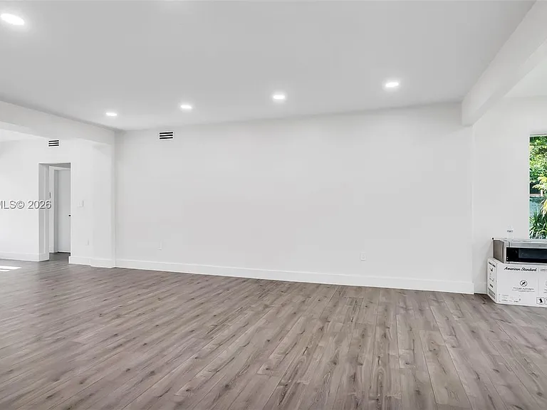 1500 NE 13th Pl — Photo 18