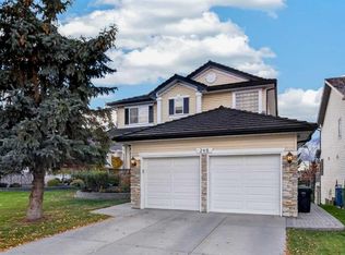 248 E Douglas Woods Hl SE, Calgary, AB T2Z 3B1
