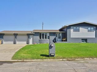2412 19th Ave NW, Minot, ND 58703