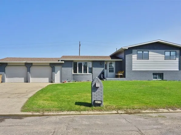 2412 19th Ave NW, Minot, ND 58703