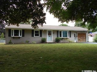 27 Larchbriar Dr, Rochester, NY 14616