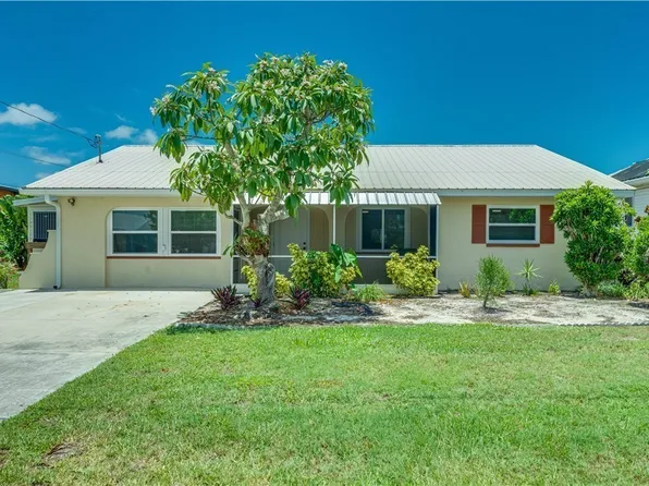 2763 Sanderling Ct, Saint James City, FL 33956
