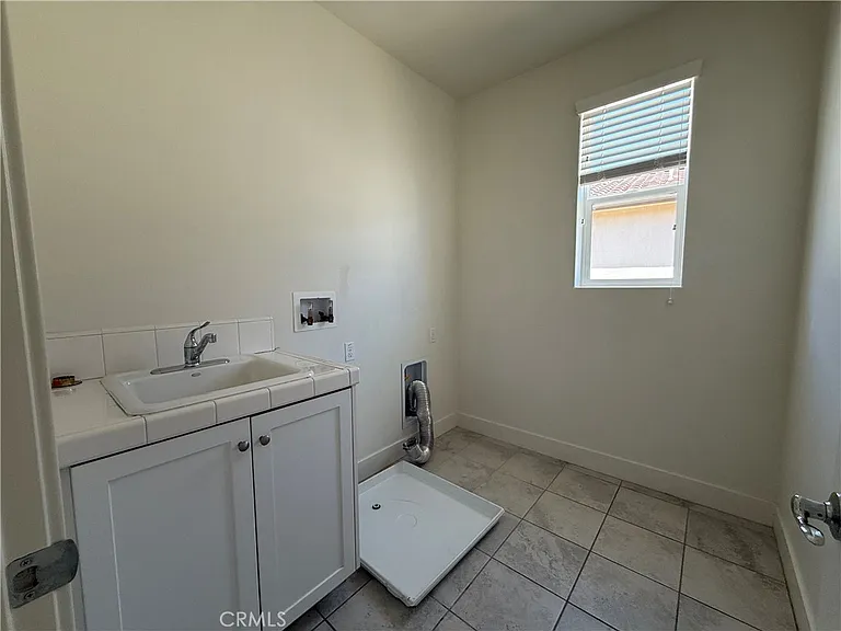 19042 Martino Ct — Photo 32