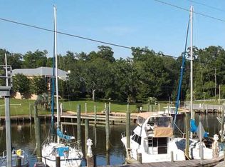 1212 Harbor Rd, Ocean Springs, MS 39564