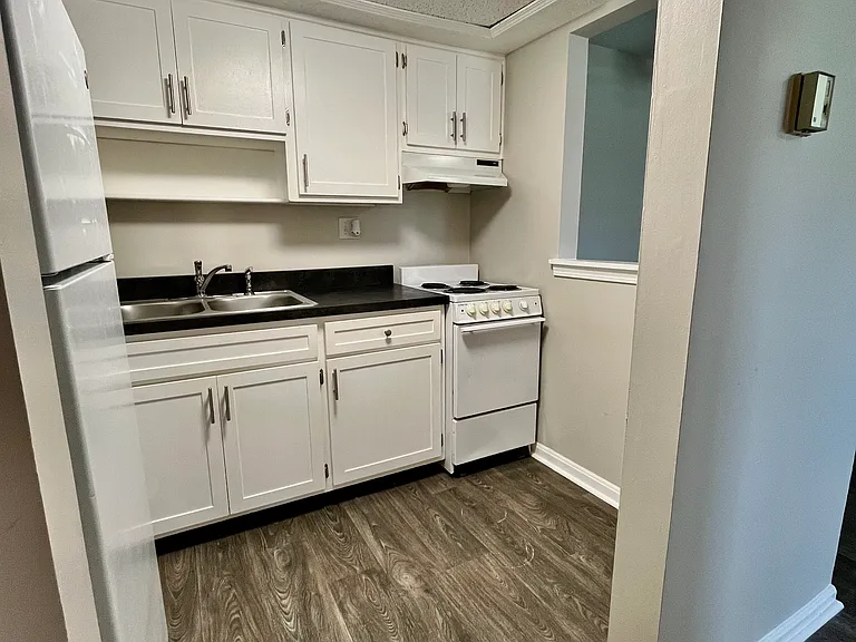 9900 Merioneth Dr #4 — Photo 6