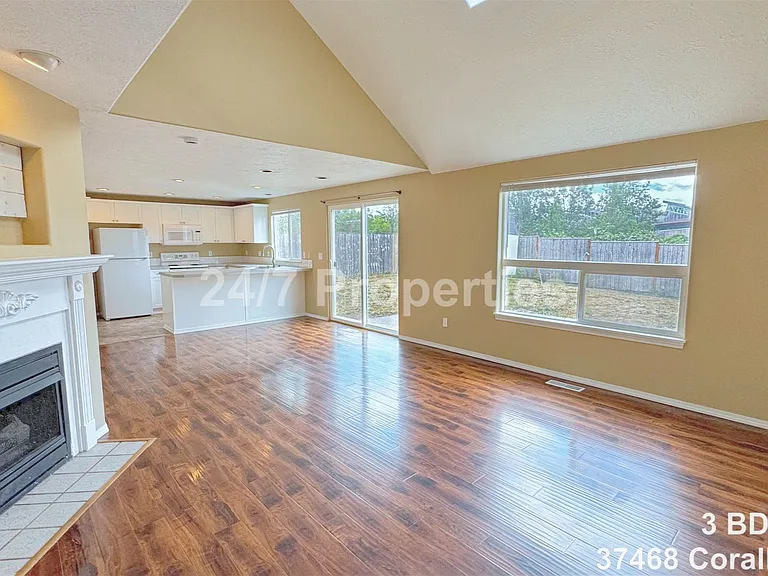 37468 Coralburst St — Photo 2
