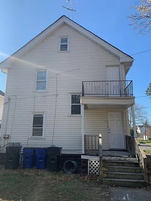 Large, fenced back yard