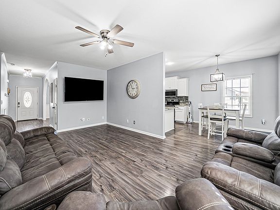 5th image of 1616 Apache Way