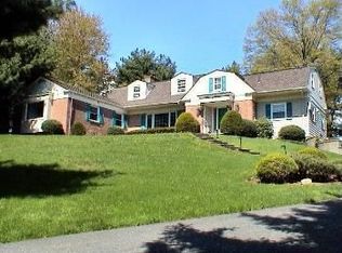 805 Golf Pl, Oradell, NJ 07649