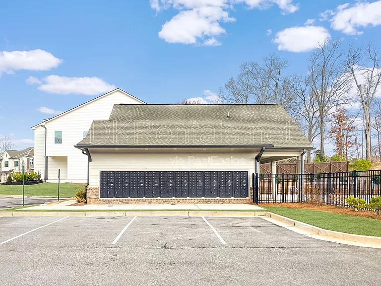 5108 Fox Den Rd — Photo 32