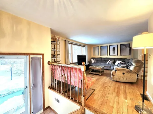 4 Villa Roma Dr Unit 4, Tewksbury, MA 01876