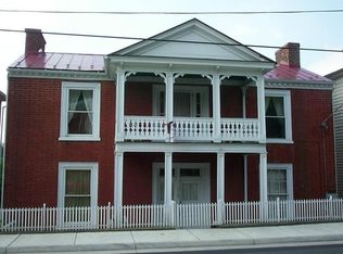 818 W Beverley St, Staunton, VA 24401