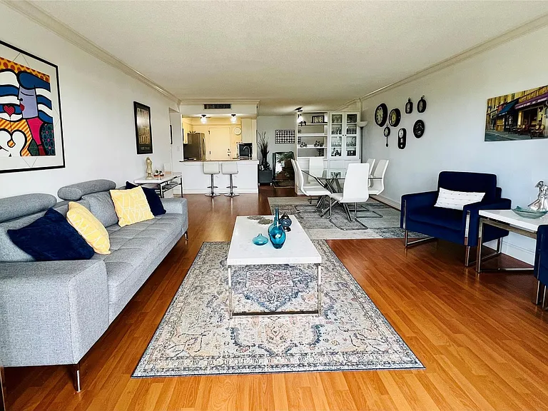 800 NE 195th St #605 — Photo 11