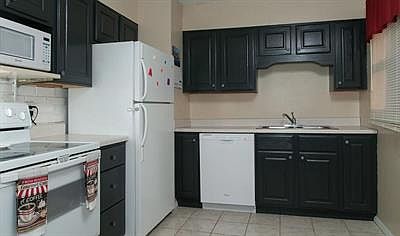 5th image of 2923 S Englewood Ave