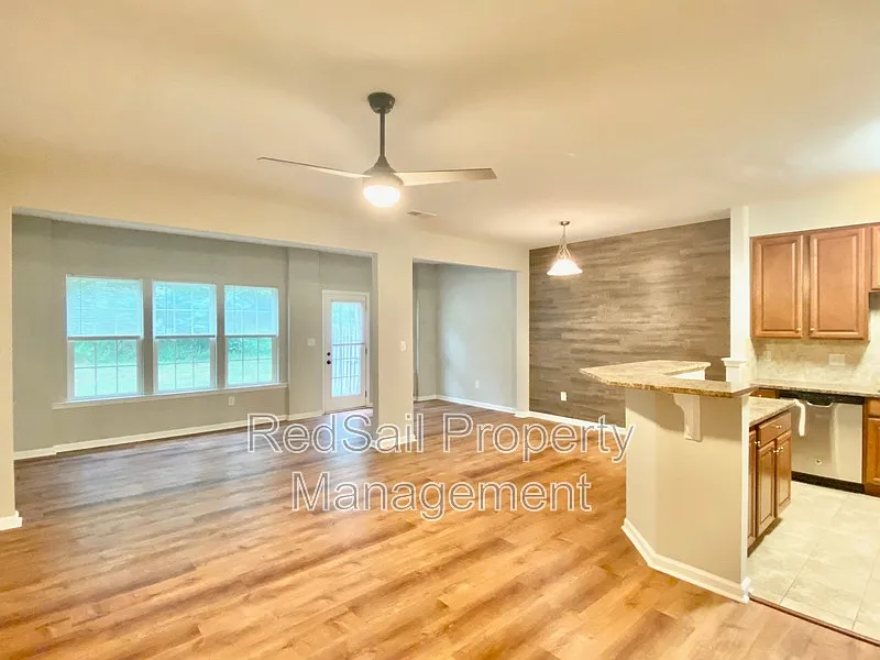 3 bed, 2.5 bath, 1767 sqft, $2,550 — Photo 4