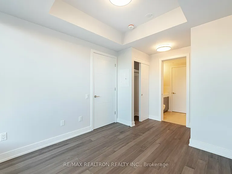 2525 Bathurst St #410 — Photo 8