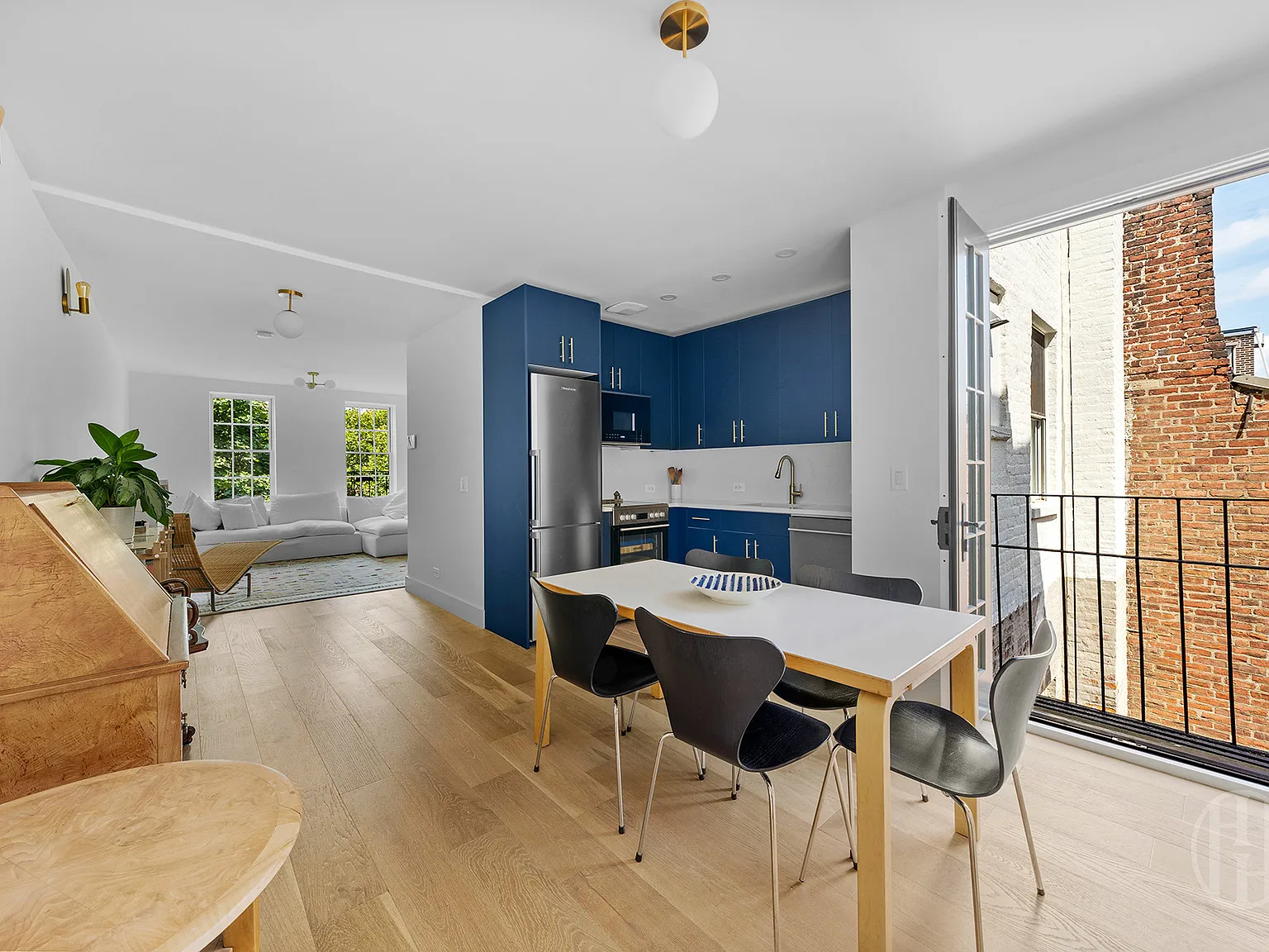 16 Monroe Place — Photo 3