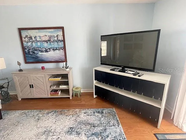1 bed, 1.0 bath, 802 sqft, $4,000 — Photo 4