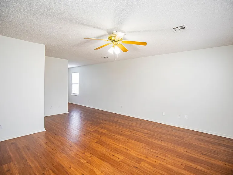 2513 SE 4th St — Photo 4