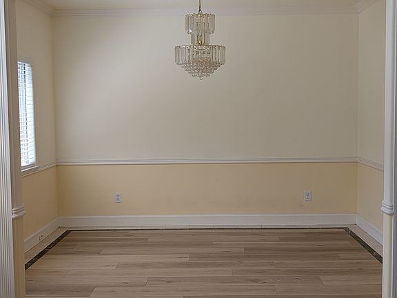 4th image of 769 Russell Ave