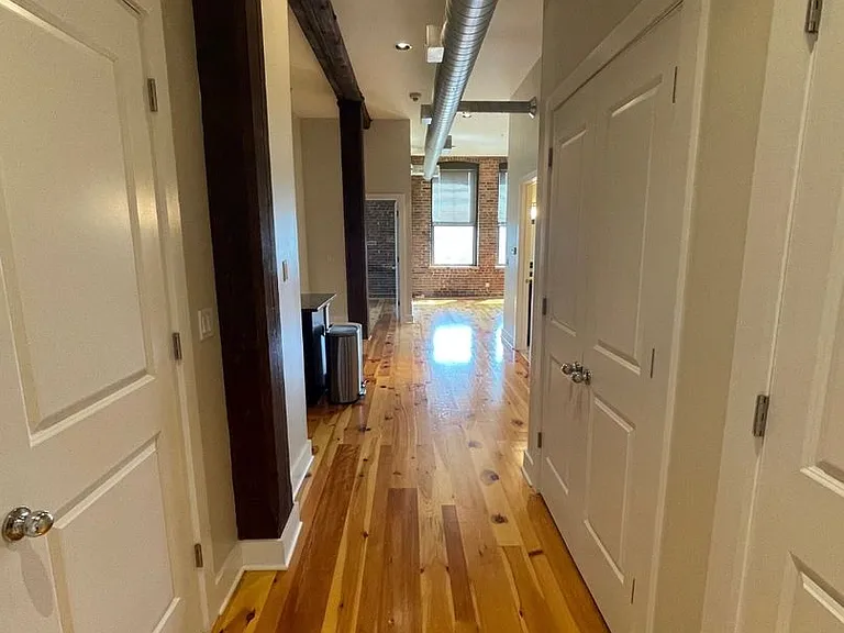 1 Bedroom 1 Bathroom Luxury Apartment in Cohoes — Photo 23